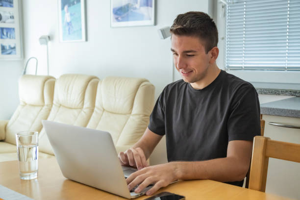 在宅勤務の20歳男性 - telephone house residential structure home interior ストックフォトと画像