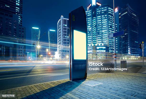 Cajas De Control De Luces De La Ciudad Moderna De Publicidad Foto de stock y más banco de imágenes de Ciudad