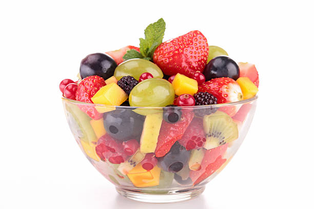ensalada de frutas frescas - fruit salad freshness strawberry fotografías e imágenes de stock