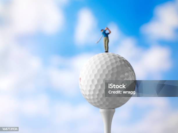 Golfspieler Und Golfschwung Auf Einem Ball Stockfoto und mehr Bilder von Abschlagen - Abschlagen, Blau, Fotografie