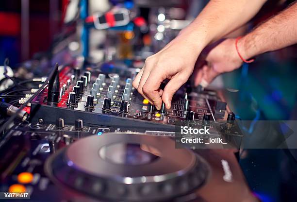 Foto de Dj e mais fotos de stock de Clubbing - Clubbing, DJ, DJ de discoteca