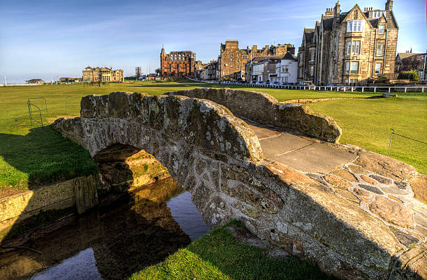 swilcan bridge - schottland stock-fotos und bilder