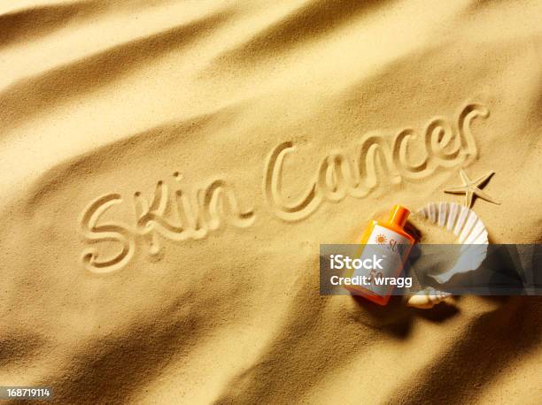 Foto de Câncer De Pele E Proteção Solar e mais fotos de stock de Areia - Areia, Concha - Parte do corpo animal, Concha do mar