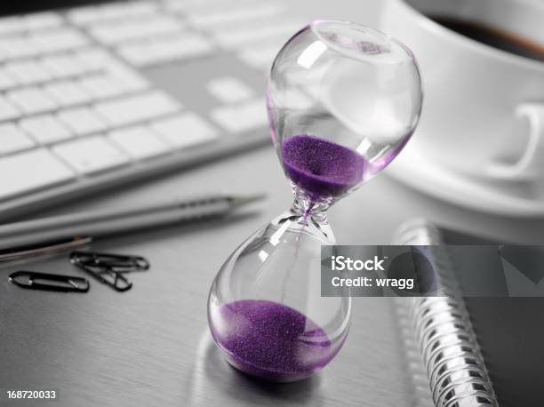 くびれオフィスデスク - 砂時計のストックフォトや画像を多数ご用意 - 砂時計, 紫, オフィス