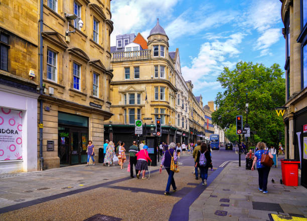 コーンマーケット ストリートとマグダレン ストリート、オックスフォード、イングランド、イギリス - oxford england ストックフォトと画像