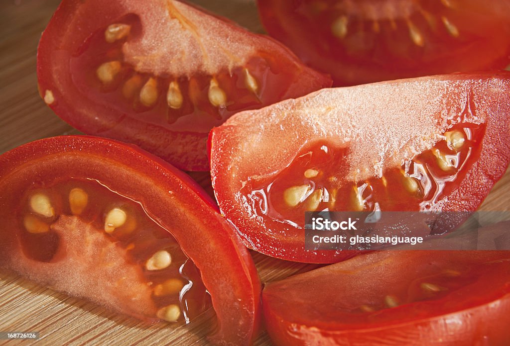 macro di pomodoro - Foto stock royalty-free di A quarti