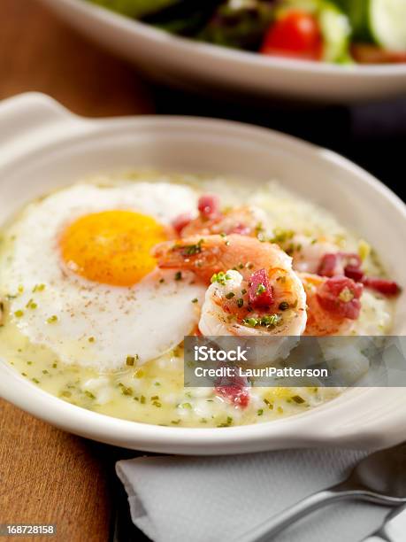 Креветки И Grits — стоковые фотографии и другие картинки Каша - Каша, Сливки, Comfort Food