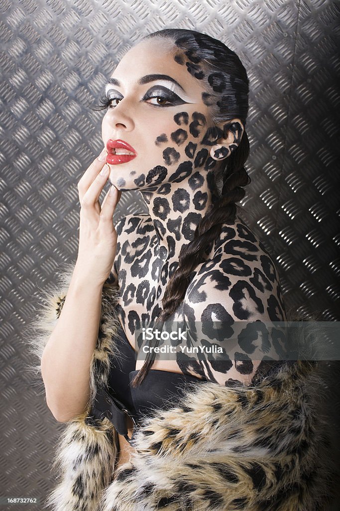 Красивой молодой европейской модели в кошки Макияж и bodyart - Стоковые фото Абстрактный роялти-фри