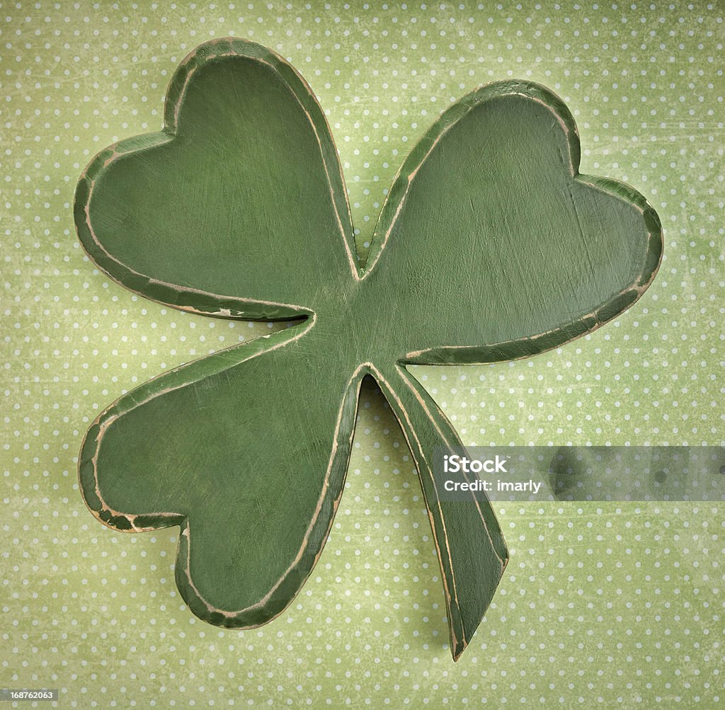 Verde shamrock en madera vintage polka dot textura de - Foto de stock de Anticuado libre de derechos