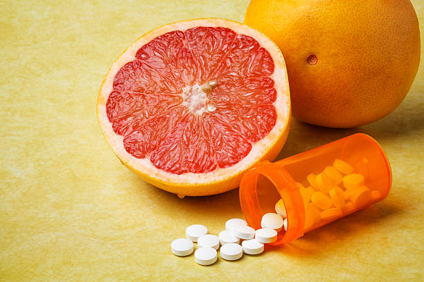 Toranja e medicamentos com receita médica - foto de acervo