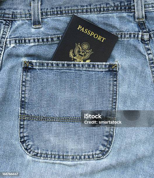 Passaporte No Bolso Jeans Xxxl - Fotografias de stock e mais imagens de Acabado - Acabado, Antigo, Azul