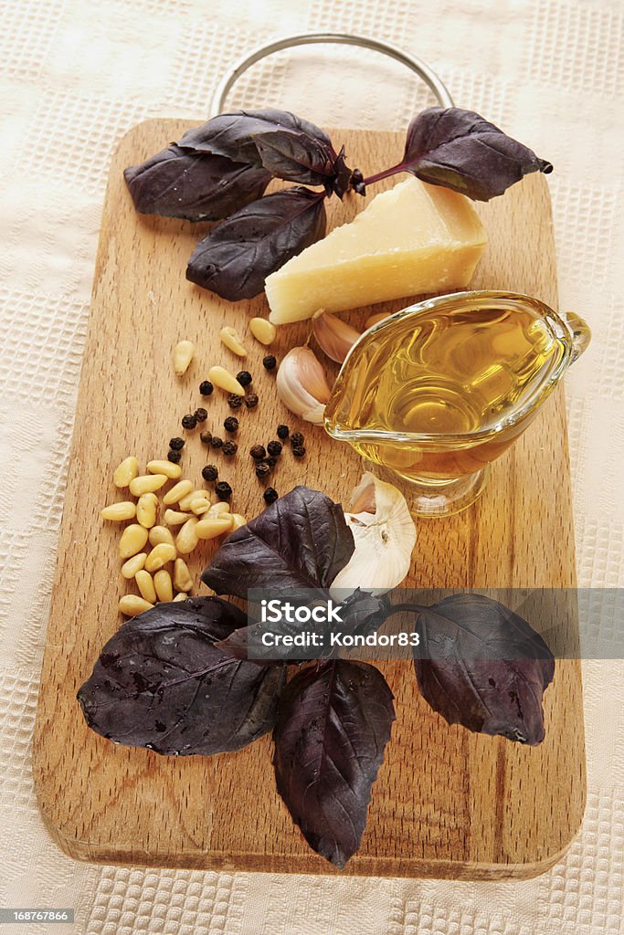 Componente de pesto na prancha de Madeira - Royalty-free Alho Foto de stock