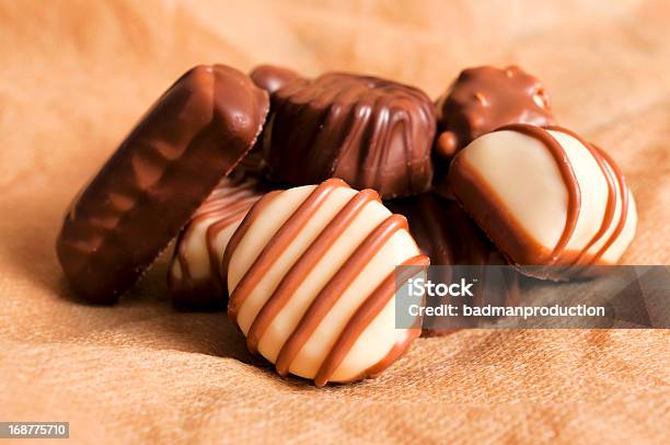 Sweet Almendras Garrapiñadas Foto de stock y más banco de imágenes de Alimento - Alimento, Beige, Botones de Chocolate