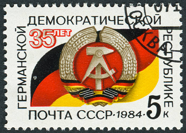 dreißig fünf jahre der deutschen demokratische republik stamp - germany postage stamp yellow red stock-fotos und bilder