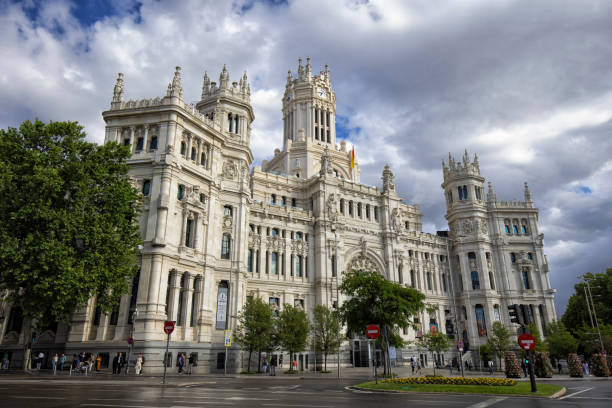 city hall, madrid, spain - spain flag built structure cloud imagens e fotografias de stock