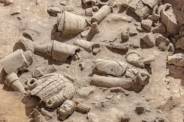 archeologia - terracotta soldiers xian terracotta tomb foto e immagini stock