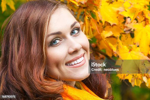 Herbst Portrait Stockfoto und mehr Bilder von Eine Frau allein - Eine Frau allein, Frauen, Rotes Haar