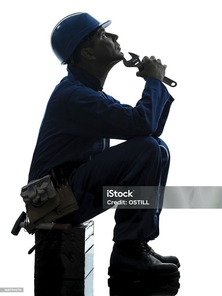 Mężczyzna pracownik naprawy awarii sylwetka smutny zmęczenie - Zbiór zdjęć royalty-free (Hydraulik)