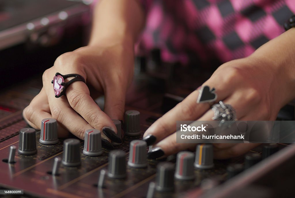 Mãos de mulher DJ mistura de Música - Royalty-free Adulto Foto de stock