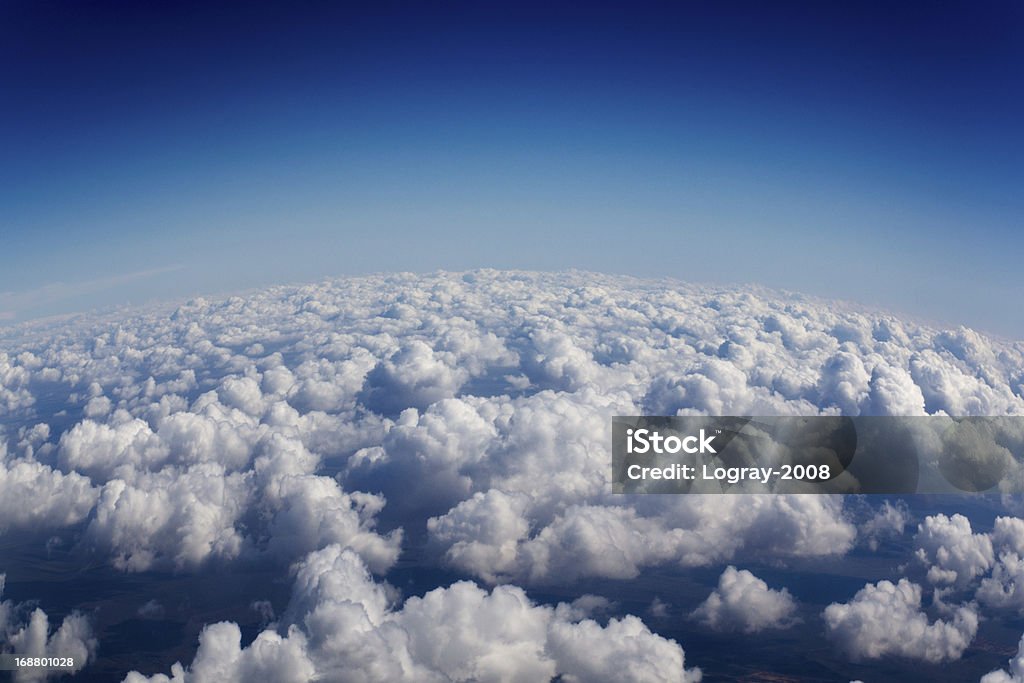 Nubes. Azul cielo y blanco nube. - Foto de stock de Aire libre libre de derechos