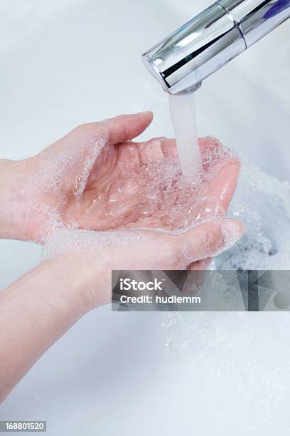 Hände Waschen Stockfoto und mehr Bilder von Hände waschen - Hände waschen, Flüssigkeitshahn, Desinfizierung