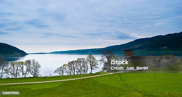 Castello Di Urquhart - Fotografie stock e altre immagini di Loch Ness - Loch Ness, Acqua, Ambientazione esterna