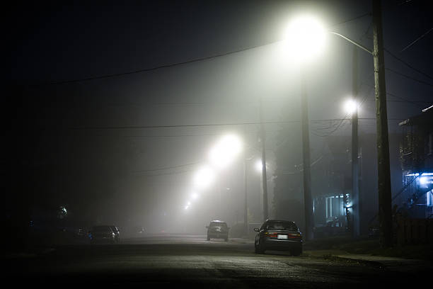 foggy straße - smog city pollution town stock-fotos und bilder