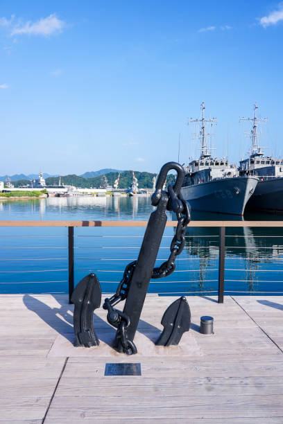 Anchor of the destroyer Isuzu placed in front of the Red Brick Museum (Maizuru City, Kyoto Prefecture) On a sunny day in August 2023, the anchor of the destroyer Isuzu was placed in front of the Red Brick Museum at Maizuru Port in Maizuru City, Kyoto Prefecture. ちやほや stock pictures, royalty-free photos & images