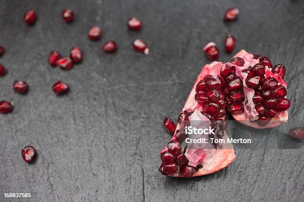 Closeup Di Chicchi Di Melagrana - Fotografie stock e altre immagini di Alimentazione sana - Alimentazione sana, Aspetto naturale, Cibi e bevande