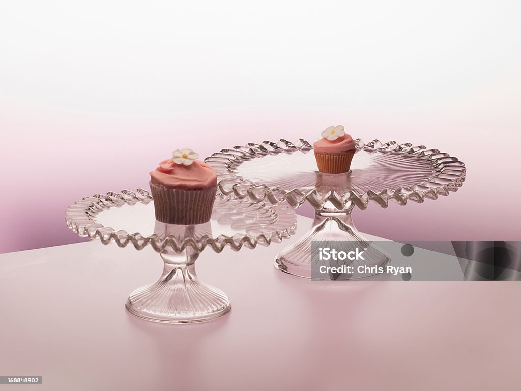 ケーキに cakestands - アイシングのロイヤリティフリーストックフォト