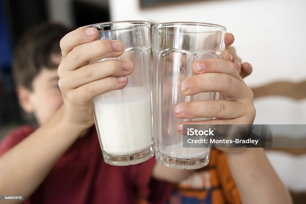 Brinde con leche para frienship Eterna - Foto de stock de Beber libre de derechos