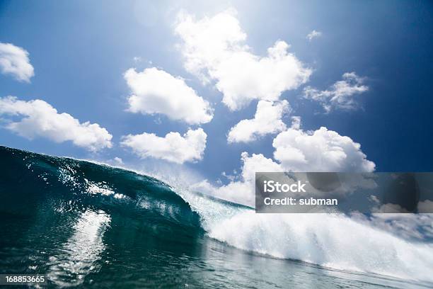 Photo libre de droit de Vagues Déferlantes banque d'images et plus d'images libres de droit de Beauté de la nature - Beauté de la nature, Bleu, Brillant