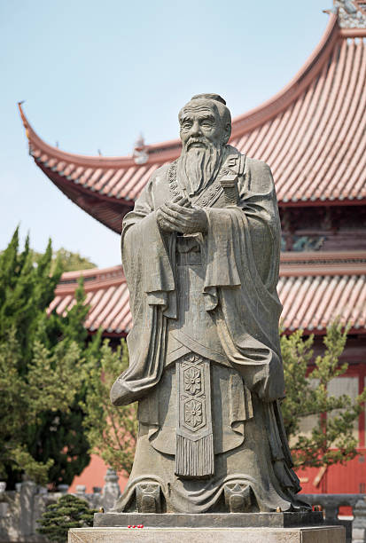 templo de conf�úcio de estátua e em suzhou, china - asia religion statue chinese culture - fotografias e filmes do acervo