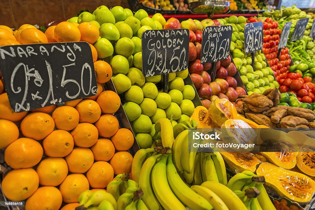 Saudável frutas frescas para venda no mercado de La Boqueria Barcelona - Royalty-free Alimentação Saudável Foto de stock