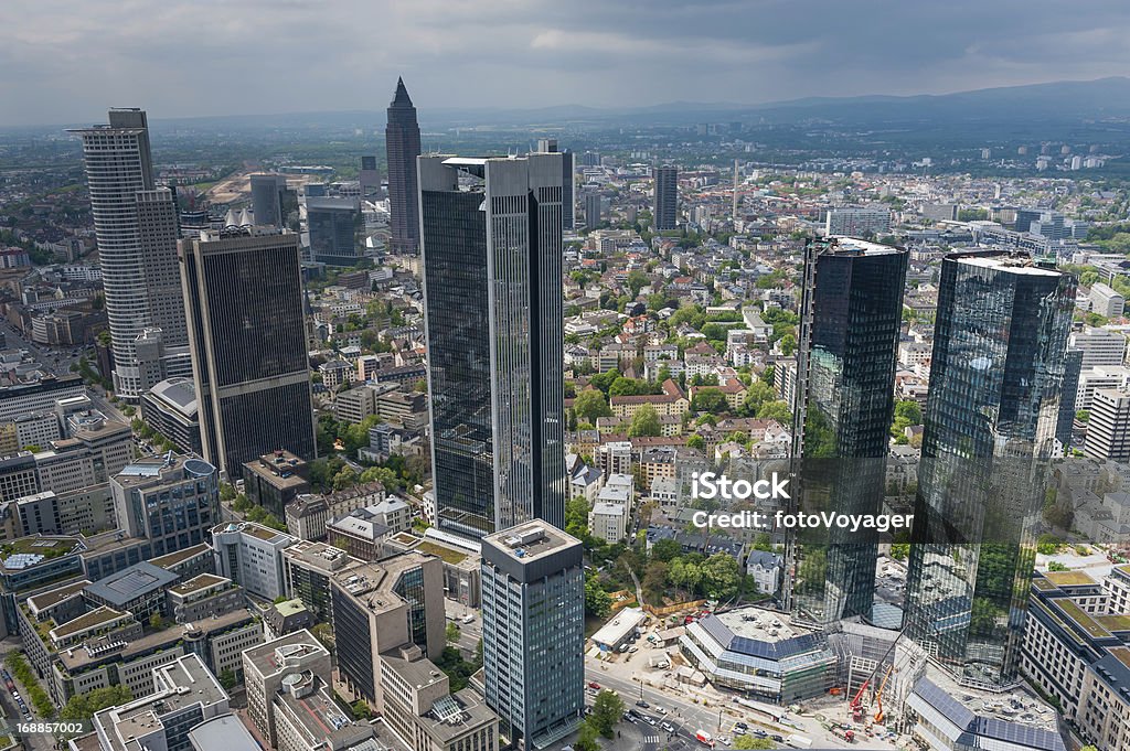 photo aérienne de gratte-ciel du centre-ville de Francfort - Photo de Francfort libre de droits