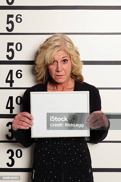 Mugshot Of Женщина — стоковые фотографии и другие картинки Фото в профиль и анфас - Фото в профиль и анфас, Женщины, Только одна женщина