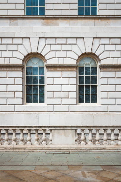 motivo di finestre sulla facciata di un edificio - london england sash window house georgian style foto e immagini stock