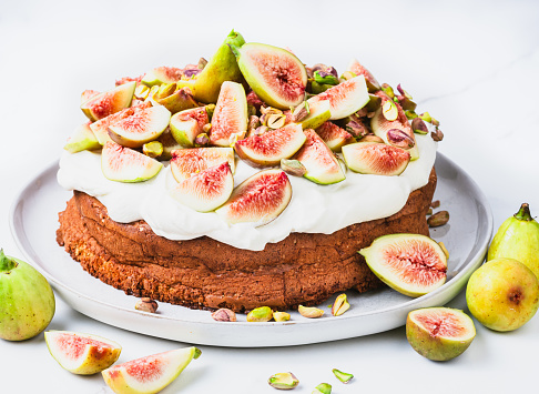 Autumn dessert: Cake made with figs and pistachios.