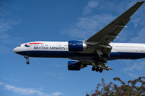 Side view of a low-flying Boeing 777-236(ER) - British Airways on approach to London Heathrow Airport.