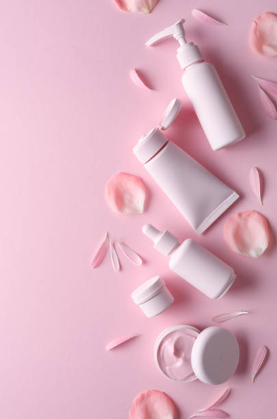 Pink skin care routine products Different pink cosmetic products with flower petals and copy space makeup product photography stock pictures, royalty-free photos & images