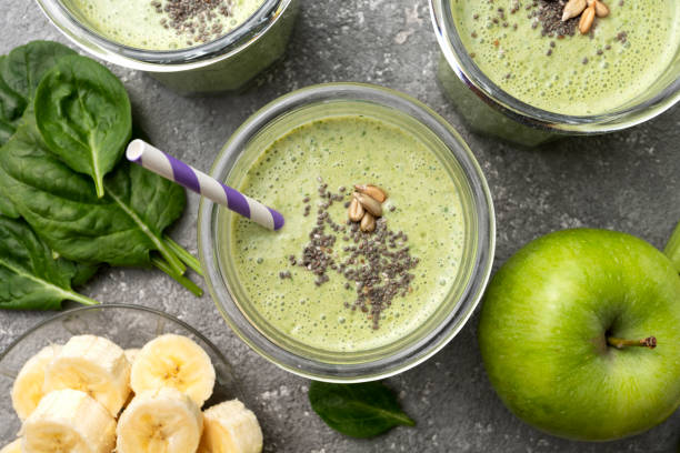 Detox spinach drink with green apple and banana