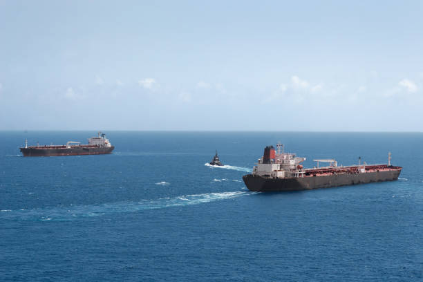 istock Tanker criss cross 1689030598