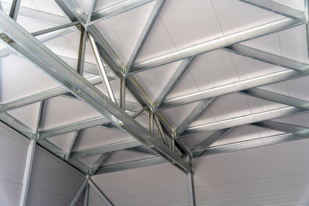 istock Construction of a workshop made of durable aluminum metal structures 1689065425