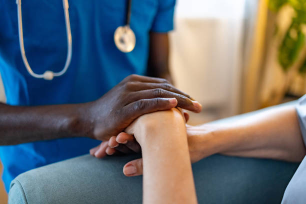 istock Hospice Nurse visiting an elderly female patient 1689094122