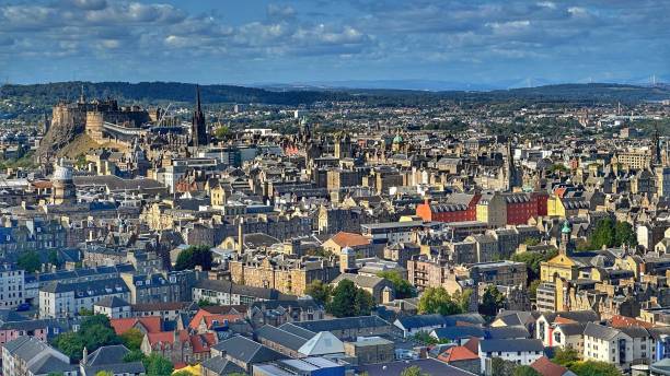 istock Panoramic view of Edinburgh from the top of a hill 1689122814
