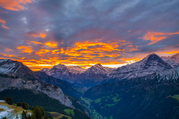 스위스 타운명을 - jungfraujoch jungfrau bernese oberland monch 뉴스 사진 이미지