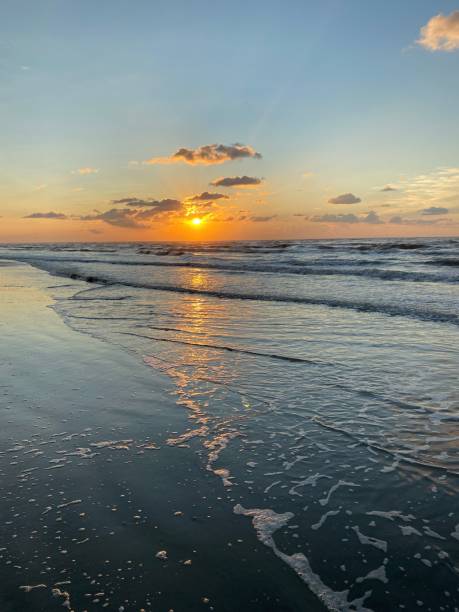 istock Sunrise on the Gulf of Mexico 1689194074