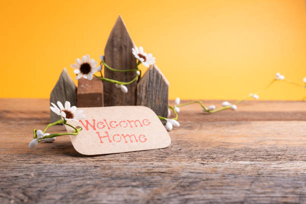 istock Welcome home banner or note with white daisy flowers. 1689197905