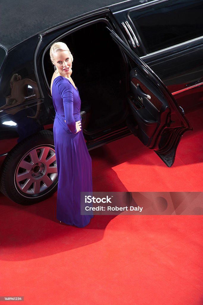 Celebrity aufstrebenden von limo auf roten Teppich - Lizenzfrei Roter Teppich Stock-Foto