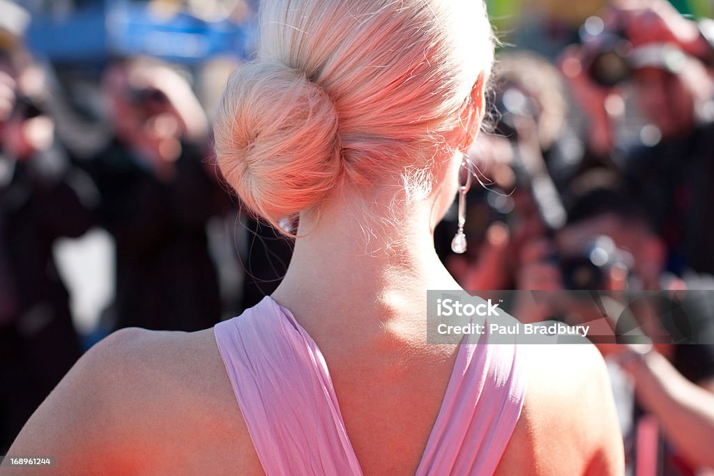 Primo piano di celebrità di Stile di capelli - Foto stock royalty-free di Paparazzo